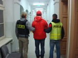 Napady na sklepy w Olsztynie. Sprawca zatrzymany przez policję