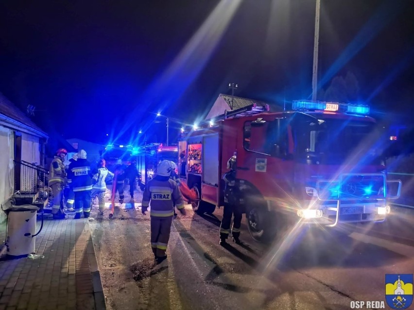 Pożar mieszkania w Redzie. W budynku znajdowała się jedna osoba