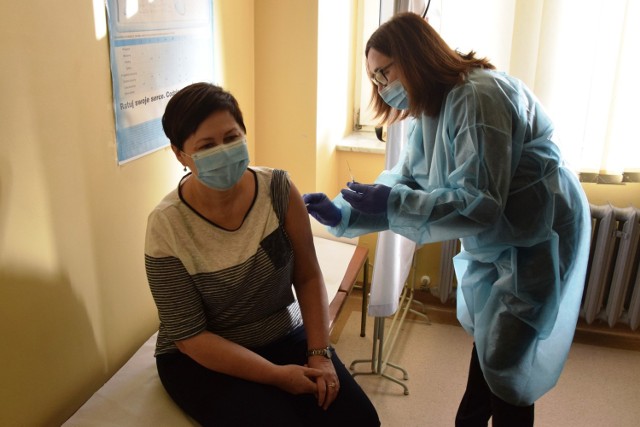 Pierwsze osoby  w bielskim Szpitalu Wojewódzkim zostały zaszczepione w niedzielę 27 grudnia 2020 r.