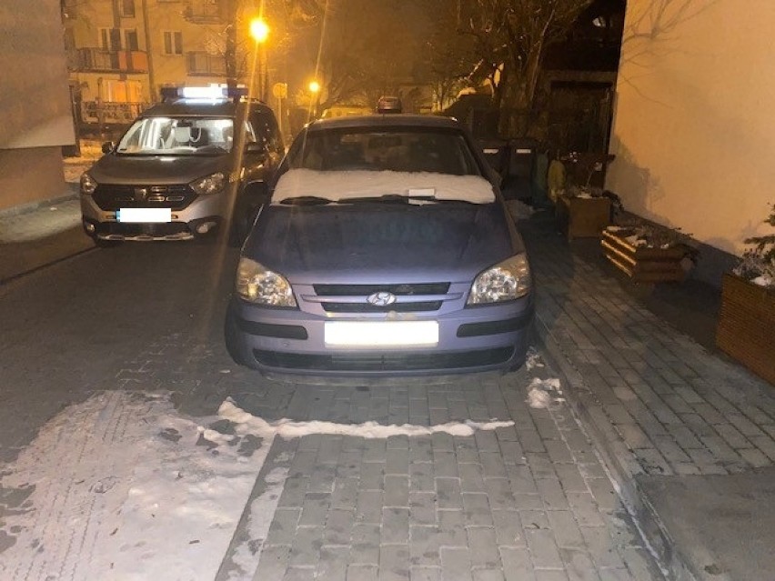 Wyczyny mistrzów parkowania na ulicach Tarnow