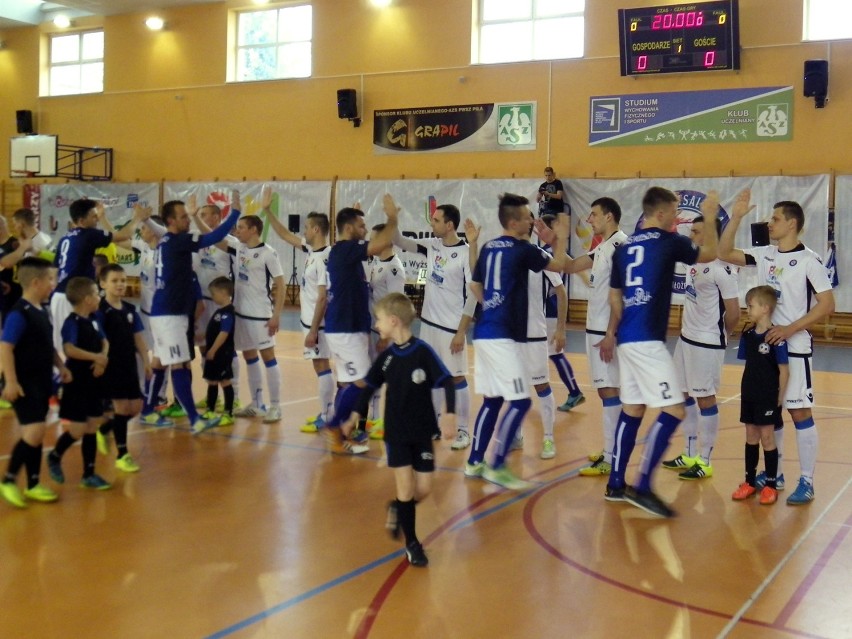 Po szalonym meczu Credo Futsal Piła pokonało Mieszko i utrzymało się w I lidze! Zobacz zdjęcia