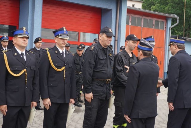 Strażacy świętowali przed raciborską komendą