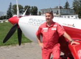 Radomski pilot Robert Kowalik szkoli Rafała Brzozowskiego, reprezentanta Polski w konkursie Eurowizji 