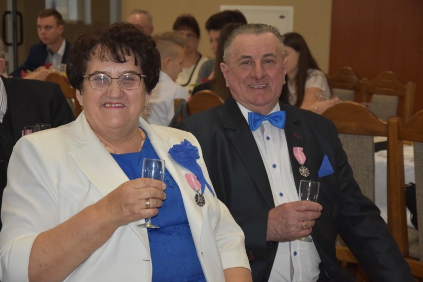 6 par z gminy Wągrowiec otrzymało medale za długoletnie pożycie małżeńskie. Zobaczcie zdjęcia z tej uroczystości 