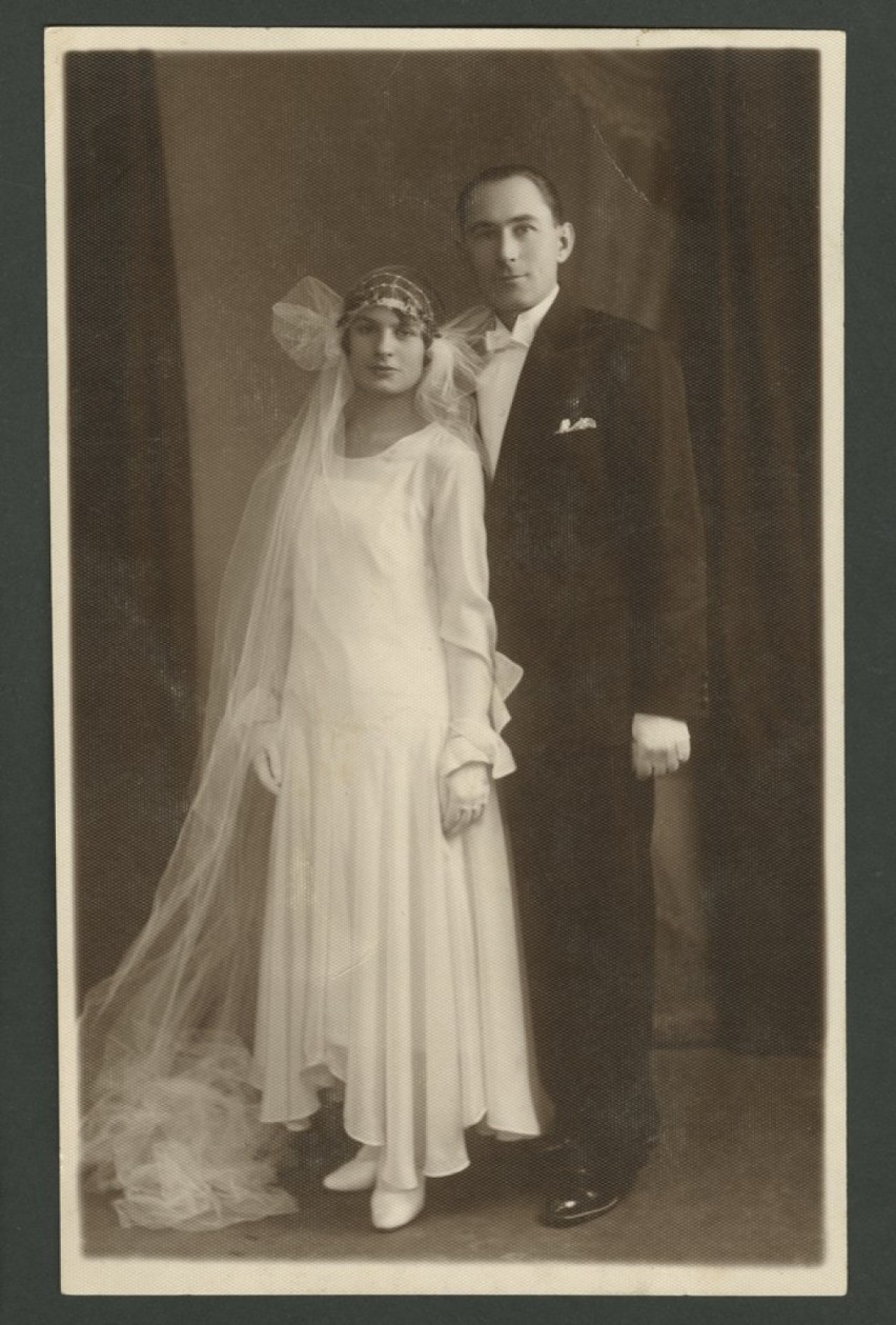 Podlaska moda ślubna na starej fotografii. Tak kiedyś wyglądali białostoczanie na ślubnym kobiercu!