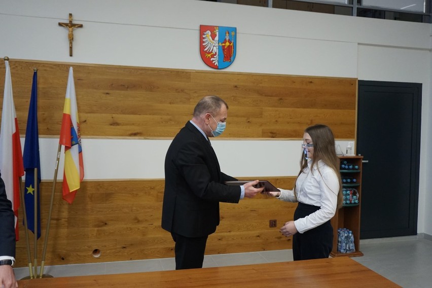 Zuzanna Pytlowska otrzymuje Nagrodę Starosty Chrzanowskiego...