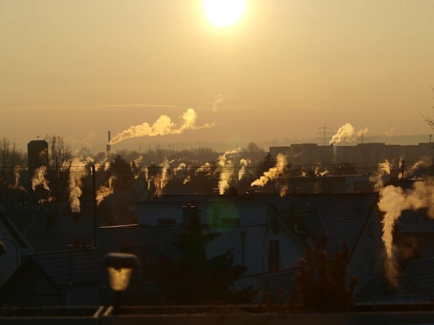 Smog w Warszawie 6 grudnia 2018. Normy przekroczone trzykrotnie