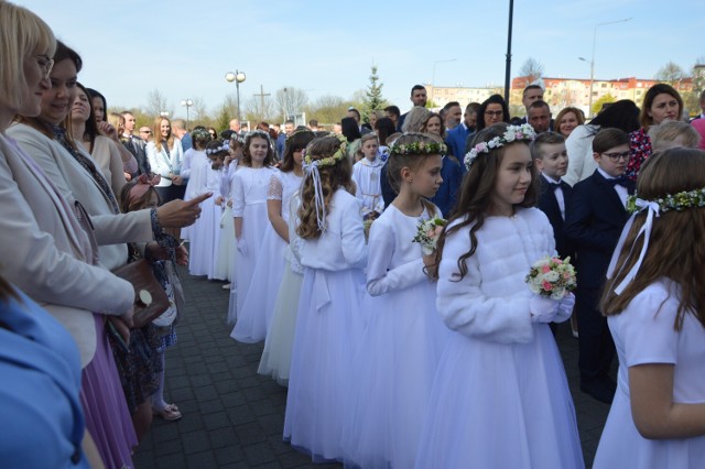 Pierwsza Komunia Święta w parafii Zesłania Ducha Świętego na osiedlu Przytorze w Bełchatowie