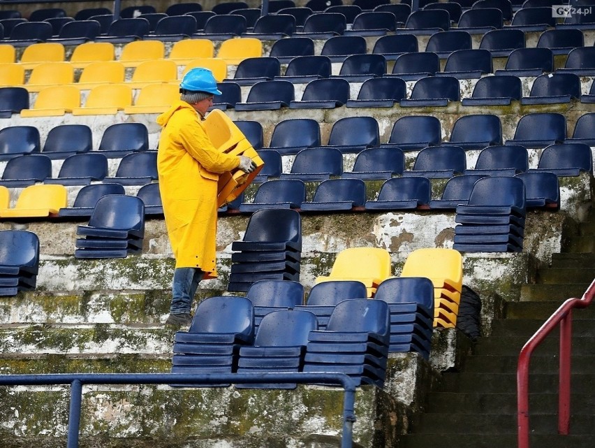 Krzesełka ze starego stadionu Pogoni Szczecin - będzie można...