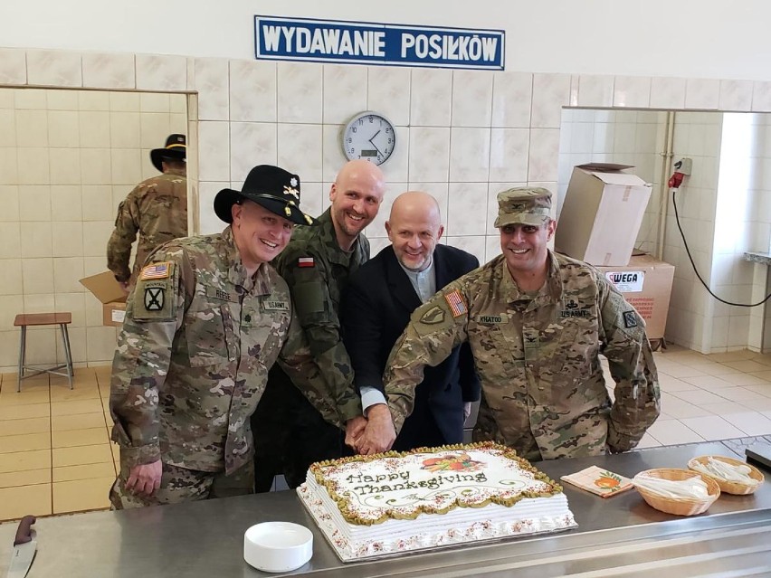 Amerykańscy żołnierze w Bolesławcu obchodzili Święto Dziękczynienia! [ZDJĘCIA]