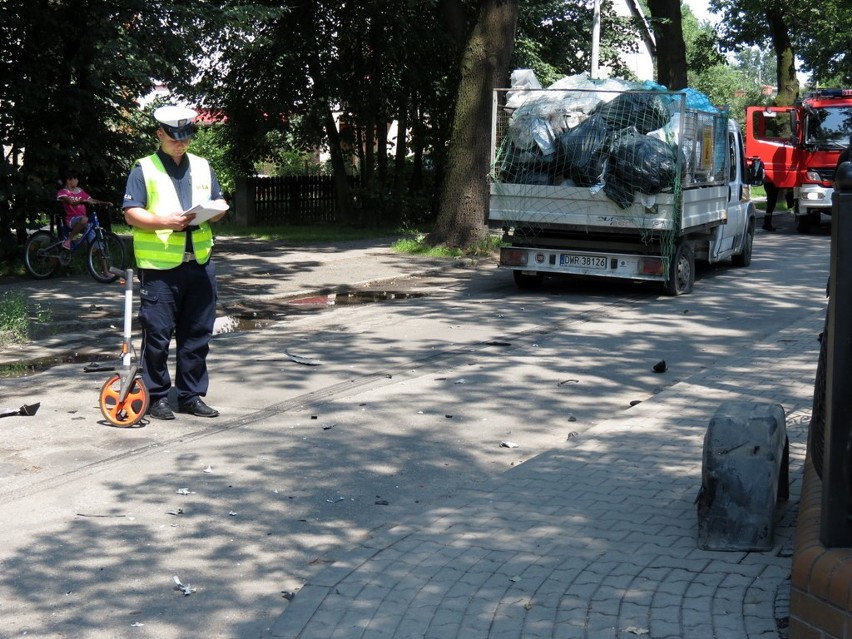 Wrocław: Motocyklista w szpitalu po wypadku na Starodębowej (ZDJĘCIA)