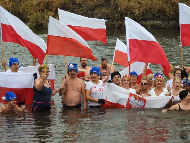 - Woda jest dzisiaj wspaniała, ale cieplejsza niż w sobotę - mówi mors Karol, po wyjściu z wody.