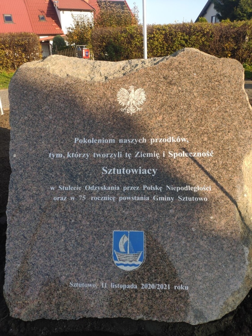 Sztutowo. Odsłonięto pomnik odzyskania Niepodległości i powstania gminy