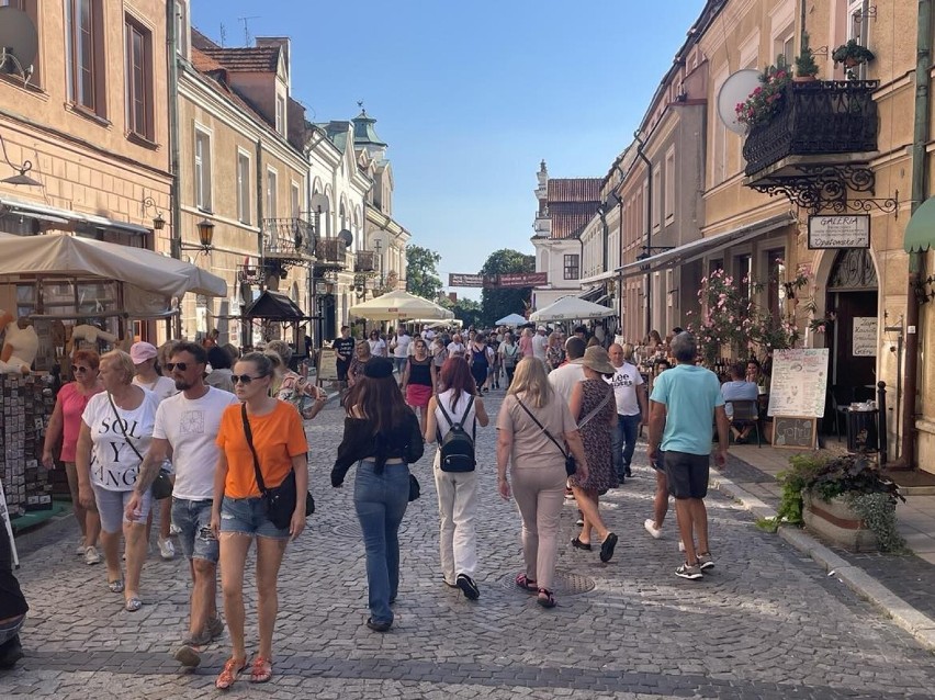 Mnóstwo ludzi odwiedziło Sandomierz w sobotę, 12 sierpnia....