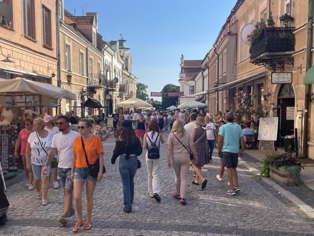 Mnóstwo ludzi odwiedziło Sandomierz w sobotę, 12 sierpnia. Zobaczcie więcej na kolejnych zdjęciach.