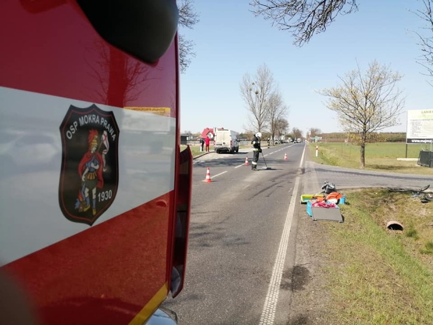 Uderzył w tył samochodu dostawczego [ZDJĘCIA]