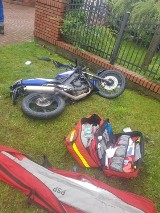 W Szczecinie (gm. Dmosin) motocykl zderzył się z ciągnikiem rolniczym