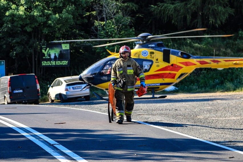 Tragiczny wypadek na Przełęczy Kowarskiej - 14 osób rannych