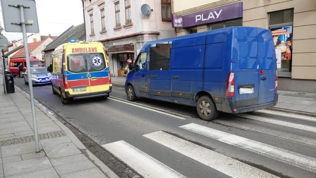 Na ul. Kościuszki w Kętach samochód dostawczy na przejściu dla pieszych potrącił 10-latka