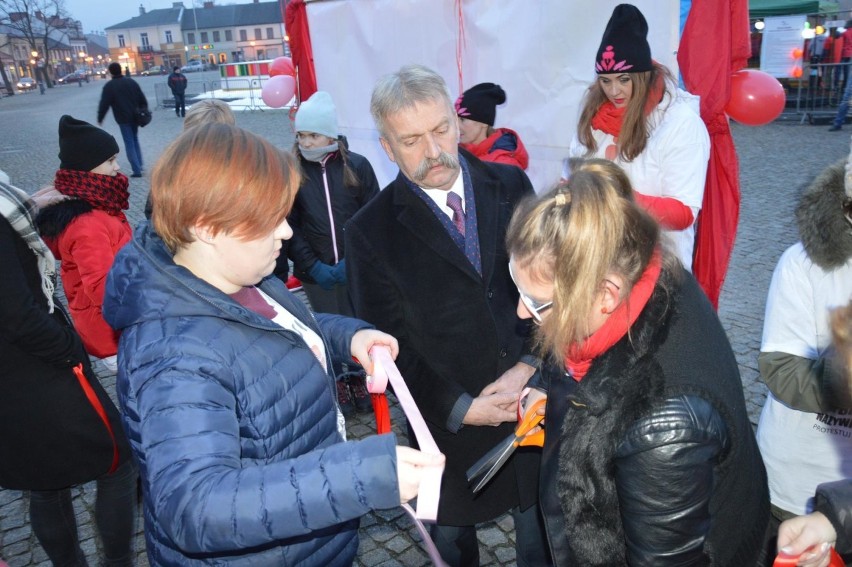 Na Nowym Rynku w Łowiczu tańczyli przeciwko przemocy [Zdjęcia]