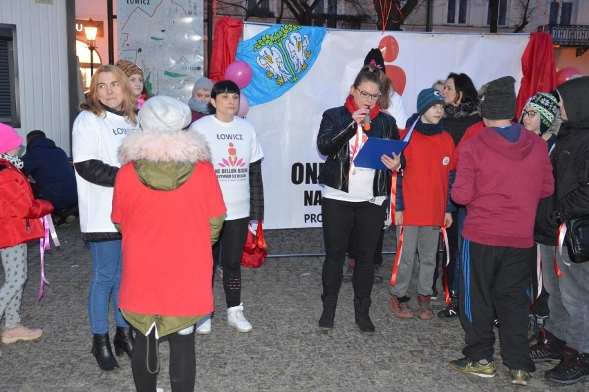 Na Nowym Rynku w Łowiczu tańczyli przeciwko przemocy [Zdjęcia]