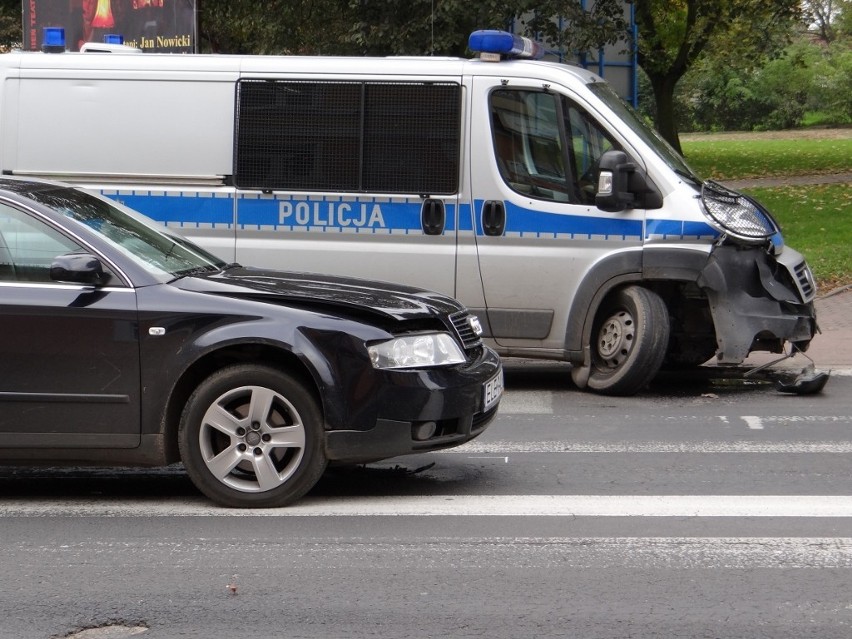 Wypadek na skrzyżowaniu w Łęczycy. Audi zderzyło się z...