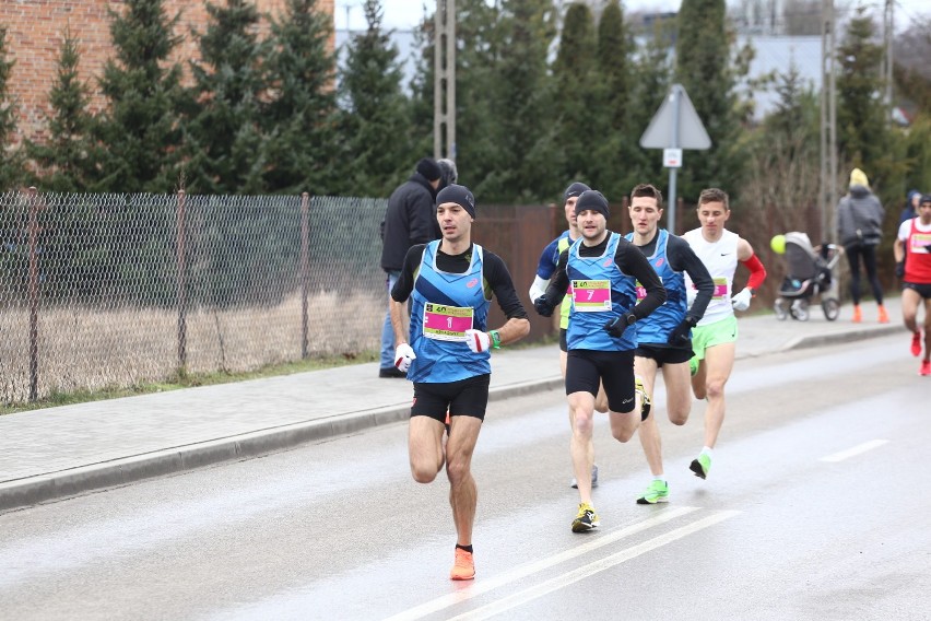 Półmaraton Wiązowski 2020. Za nami 40. edycja biegu. Braliście udział? Szukajcie się na fotografiach [ZDJĘCIA]