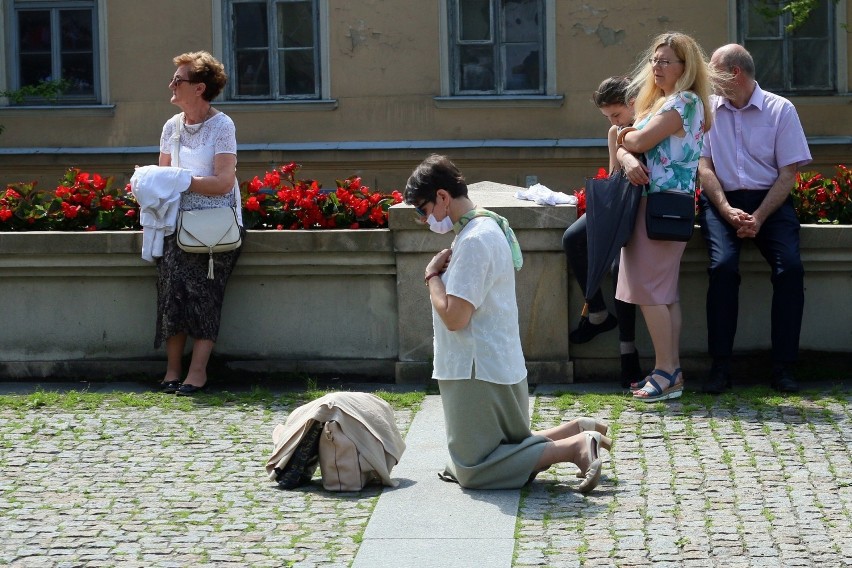 Boże Ciało w Lublinie. Procesje wyszły mimo epidemii, ale nie wszędzie. Zobacz zdjęcia 