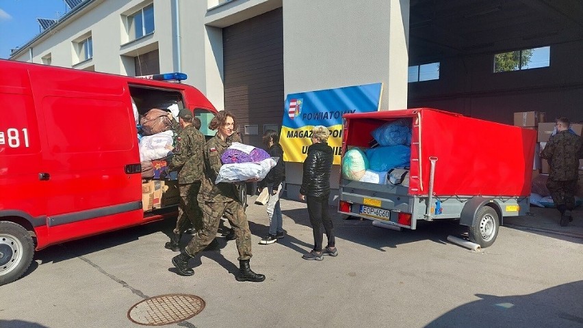 Mieszkańcy Opoczna i powiatu pomagają Ukrainie. Setki darów trafiają do uchodźców [ZDJĘCIA]