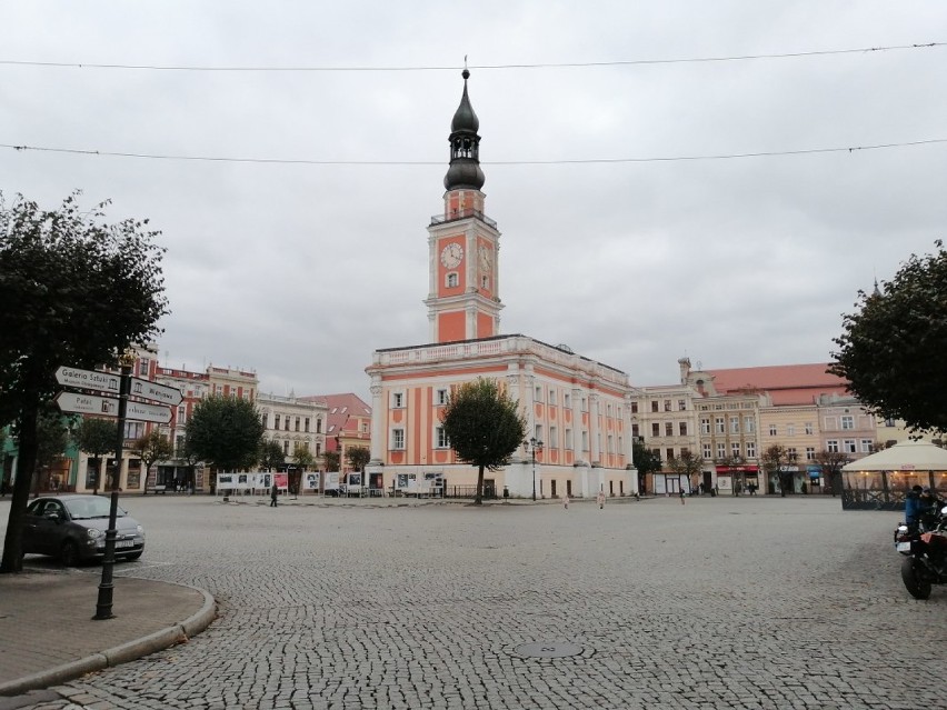 Poranek pod ratuszową wieżą