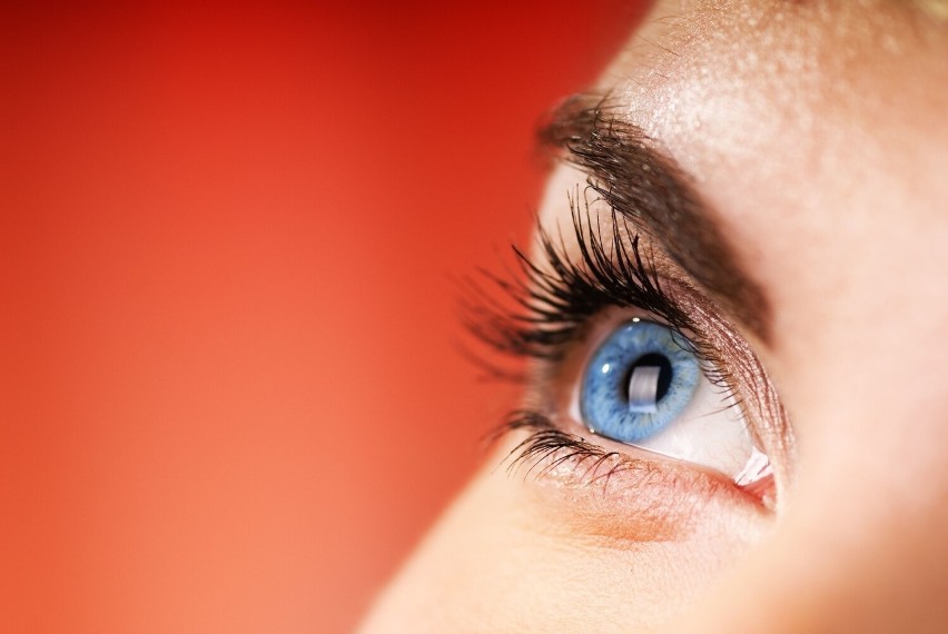 Przyczyny bólu oka mogą być różne i związane nie tylko z...
