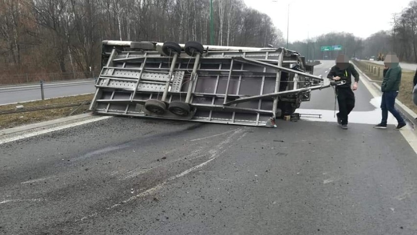 Wypadek w Dąbrowie Górniczej na DK94! Kierowcy wyjeżdżali z korka pod prąd ZDJĘCIA 