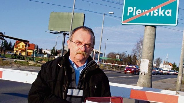 Mieszkańcy tłumnie podpisali się pod żądaniem budowy wiaduktu &#8211; mówi Wojciech Pietrzak