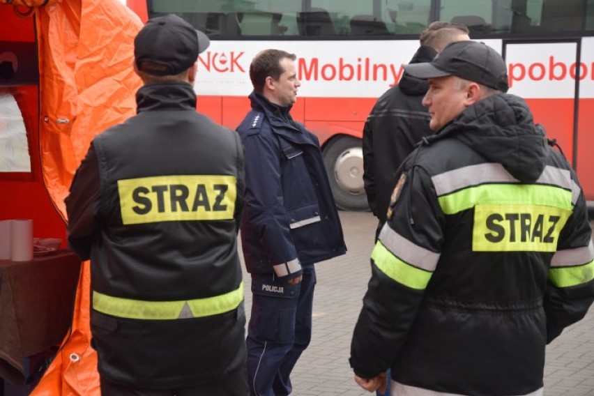 Nowy Dwór Gdański. Nowodworscy strażacy, policjanci oraz...