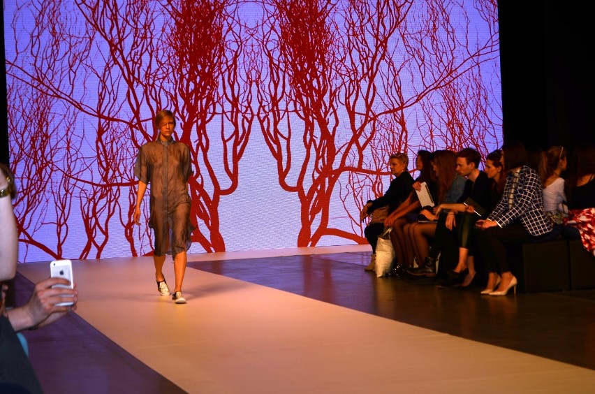 Pokazy mody na Fashion Week: niesamowite kolekcje w Alei...