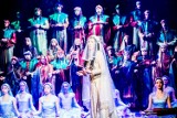 Na deski Opery Śląskiej w Bytomiu powróciła opera „Poławiacze pereł” Georges’a Bizeta. Zobacz ZDJĘCIA