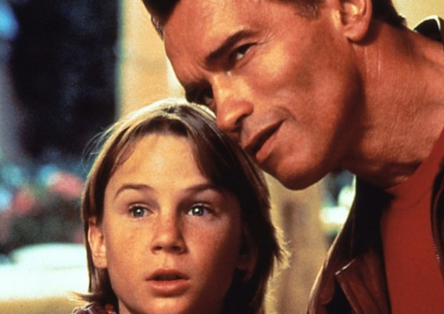 Joseph Baena urodził się 2 października 1997 roku. Ma więc 25 lat. 

Jest nieślubnym synem Arnolda Schwarzeneggera i Mildred Patricii Baena. O tym, że jego ojcem jest Arnold Schwarzenegger dowiedział się, gdy miał 13 lat. Media nagłośniły ten fakt dzień po tym, jak zakończyła się kadencja Arnolda Schwarzeneggera na stanowisku gubernatora. 

Na zdjęciu Arnold Schwarzenegger i Austin O'Brien w filmie "Bohater ostatniej akcji" (Last Action Hero). Rok 1993.

Tak wygląda Joseph Baena, syn Arnolda Schwarzeneggera. Zobaczcie zdjęcia >>>>