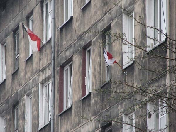 Flagi przy ulicach wywieszali nie tylko pracownicy MZDiM,...