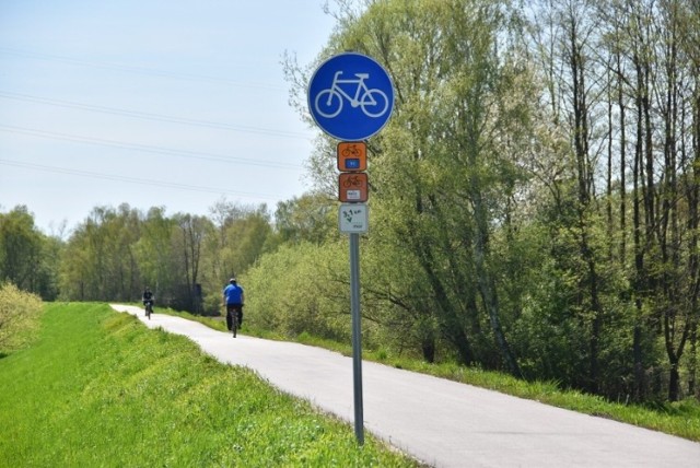 Jadąc od południa trasa Velo Dunajec kończy się we Wróblowicach na granicy gmin Zakliczyn i Pleśna. Następny jest dopiero w Ostrowie k. Tarnowa - 20 kilometrów dalej