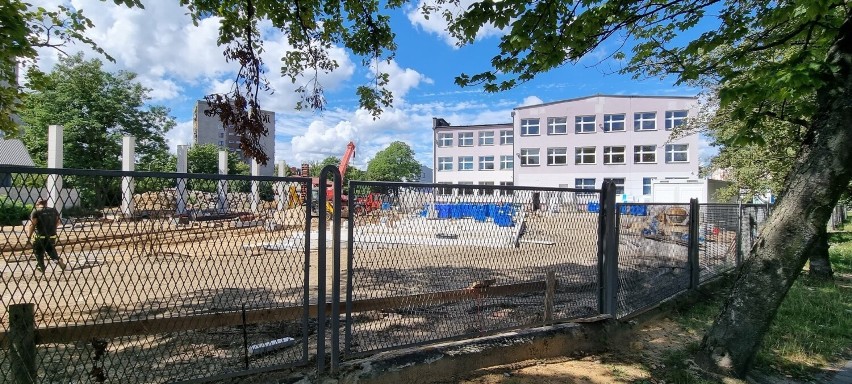 Przy Szkole Podstawowej nr 9 powstaje hala sportowa.