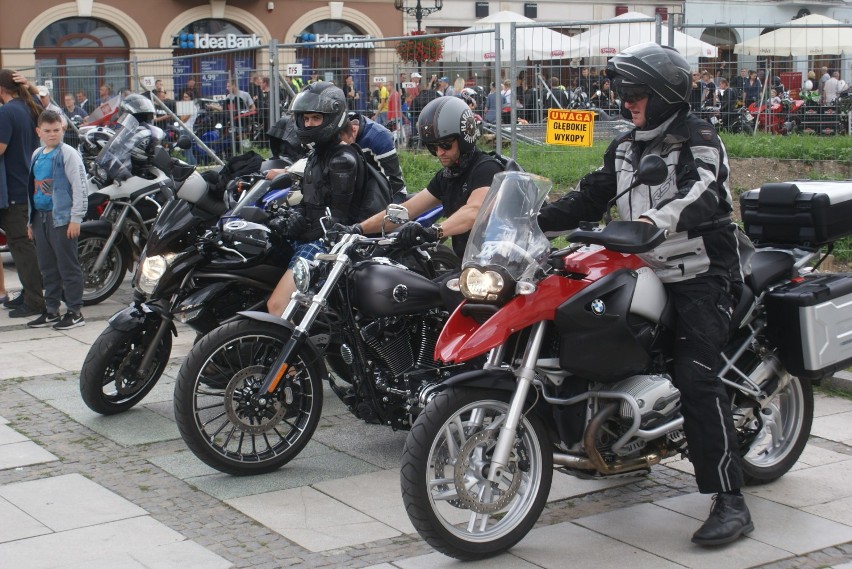Zlot motocykli na Głównym Rynku w Kaliszu