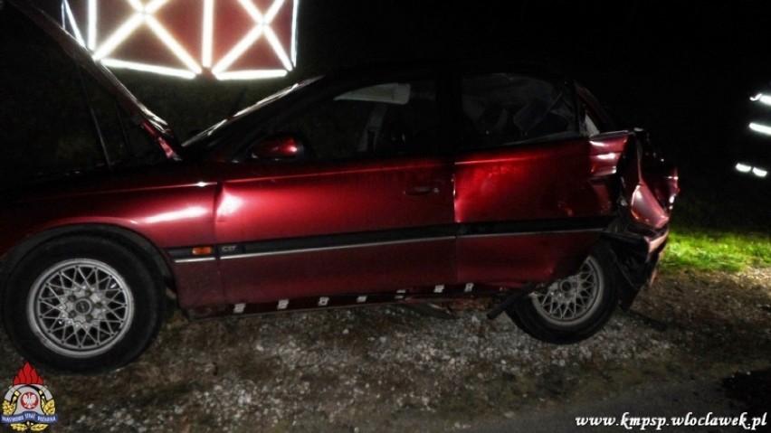 Śmiertelny wypadek na autostradzie A1. Dostawczak wjechał w osobówkę stojącą na pasie awaryjnym