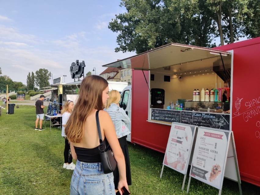 Food trucki ponownie zaparkowały na Bulwarze Nadwarciańskim w Koninie 