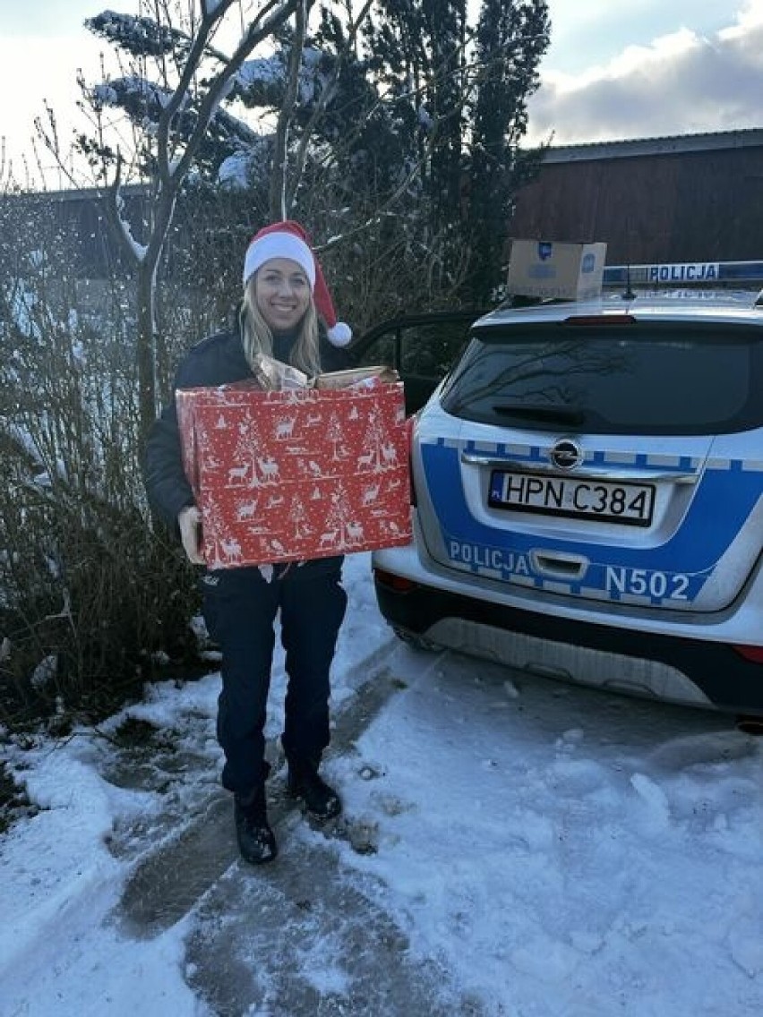 Kartuscy policjanci zorganizowali świąteczną zbiórkę dla potrzebujących