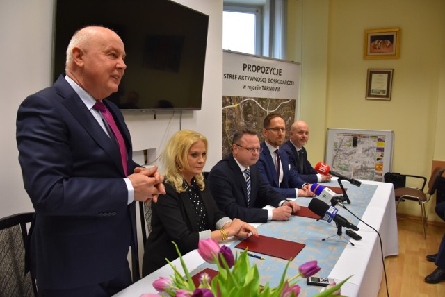 Podpisanie umowy odbyło się w siedzibie Izby Przemysłowo-Handlowej przy ulicy Słonecznej w Tarnowie