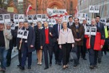 "Marsz Portretów" przeszedł przez Bydgoszcz w 8. rocznicę katastrofy smoleńskiej [zdjęcia, wideo]
