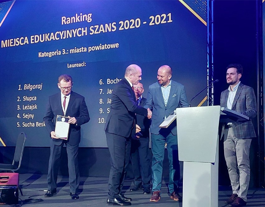 Jarosław zdobył tytuł "Miejsca Edukacyjnych Szans 2020-2021" w kategorii miast powiatowych