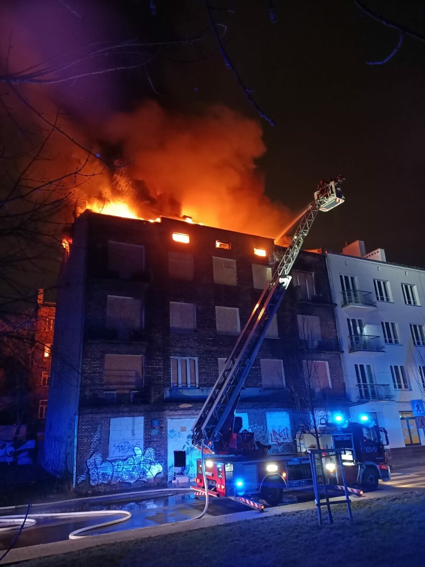 Płonął budynek przy ulicy Folwarcznej 5