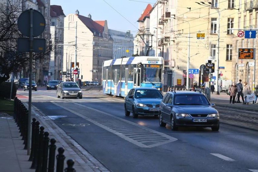 Droga rowerowa powstanie po obu stronach ul. Piłsudskiego od...