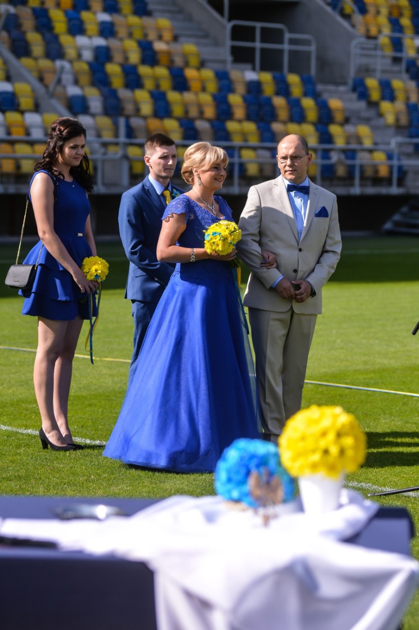 Ślub dwojga kibiców na Stadionie Miejskim w Gdyni [ZDJĘCIA]